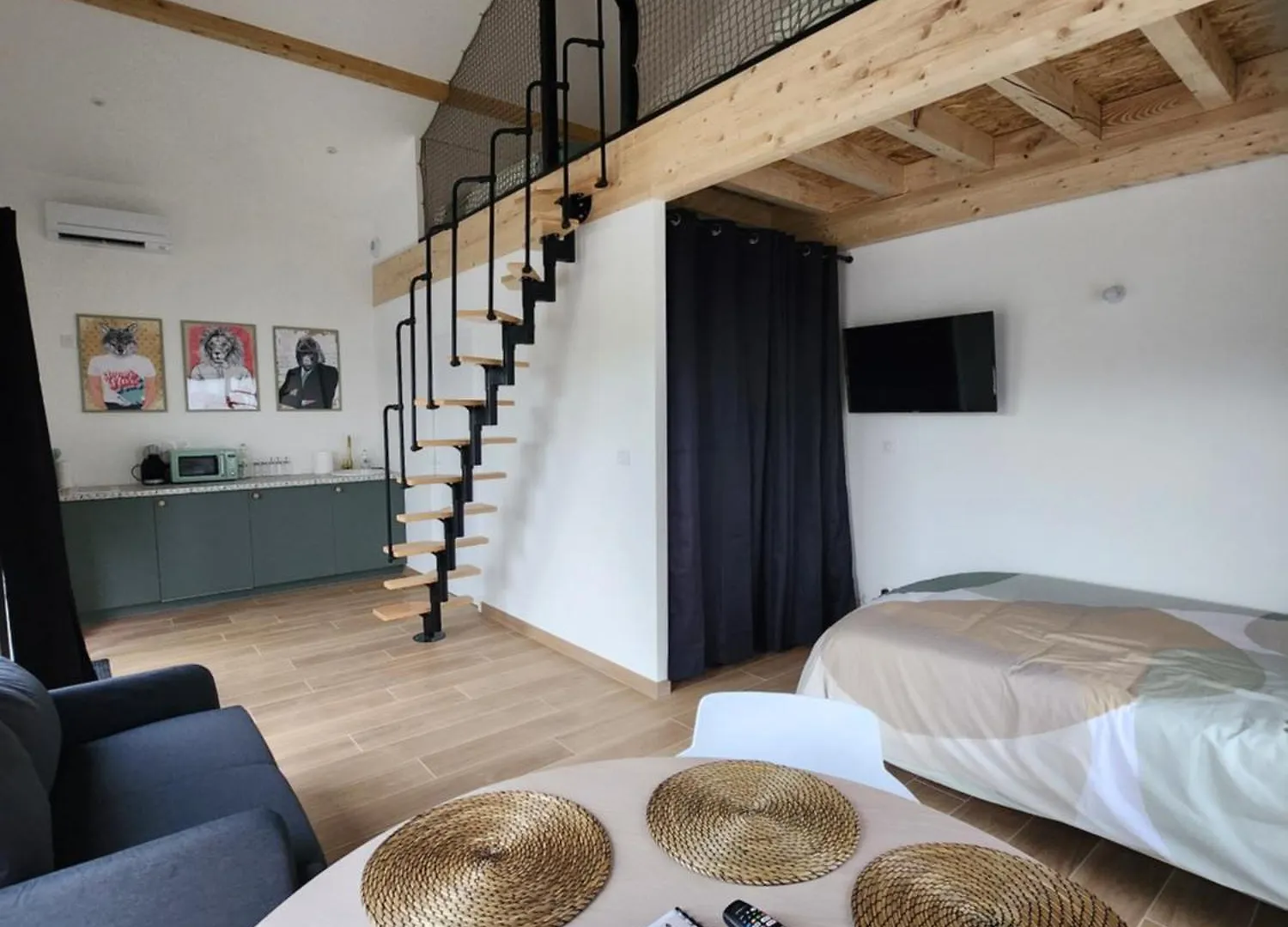 The Bedroom - Proche Aeroport Lyon, Groupama Stadium, Ldlc Arena, Eurexpo, Viarhona Jonage